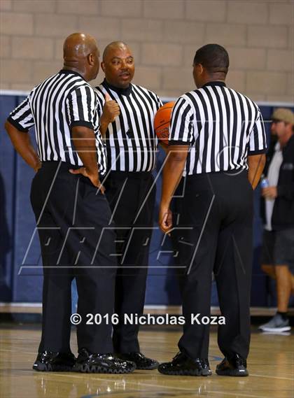 Thumbnail 2 in Cantwell-Sacred Heart vs. Windward (MLK Day Showdown) photogallery.
