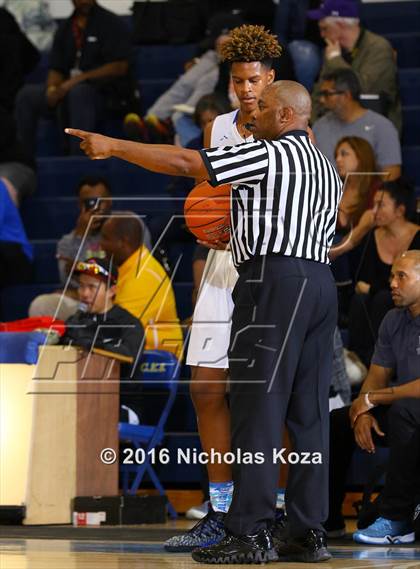 Thumbnail 2 in Cantwell-Sacred Heart vs. Windward (MLK Day Showdown) photogallery.