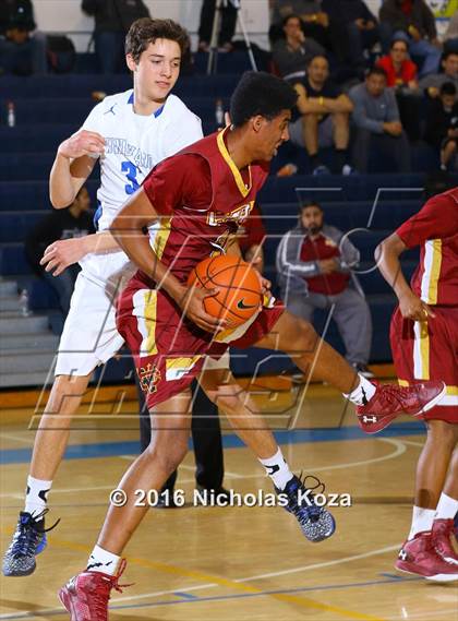 Thumbnail 1 in Cantwell-Sacred Heart vs. Windward (MLK Day Showdown) photogallery.