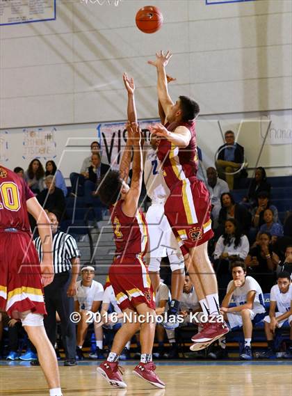 Thumbnail 2 in Cantwell-Sacred Heart vs. Windward (MLK Day Showdown) photogallery.