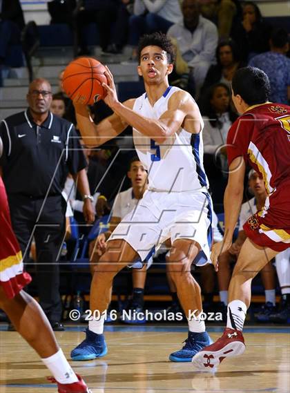 Thumbnail 2 in Cantwell-Sacred Heart vs. Windward (MLK Day Showdown) photogallery.