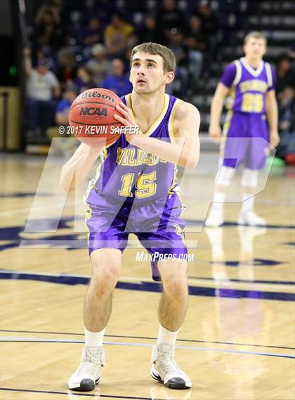 Thumbnail 3 in Holly vs. Kit Carson  (CHSAA 1A Semifinal) photogallery.