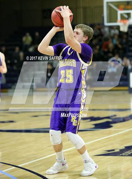 Thumbnail 3 in Holly vs. Kit Carson  (CHSAA 1A Semifinal) photogallery.