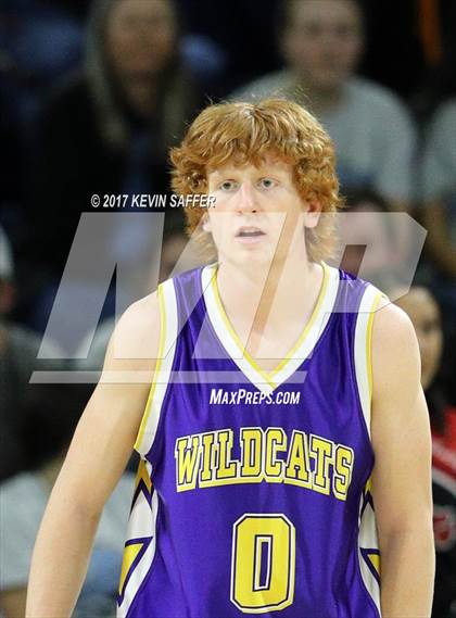 Thumbnail 2 in Holly vs. Kit Carson  (CHSAA 1A Semifinal) photogallery.