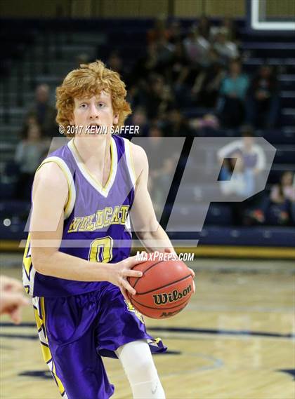 Thumbnail 1 in Holly vs. Kit Carson  (CHSAA 1A Semifinal) photogallery.