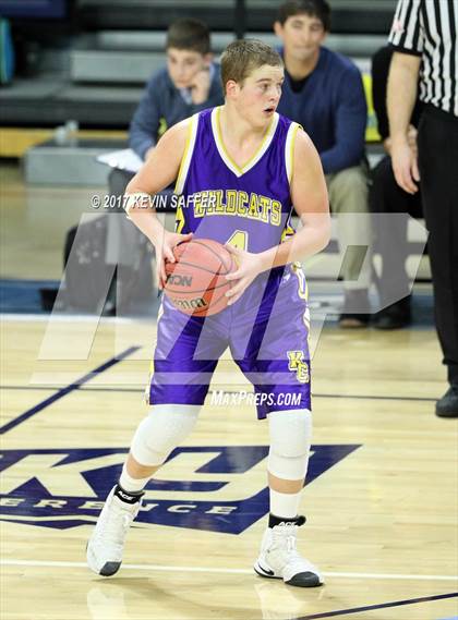 Thumbnail 3 in Holly vs. Kit Carson  (CHSAA 1A Semifinal) photogallery.