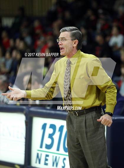 Thumbnail 2 in Holly vs. Kit Carson  (CHSAA 1A Semifinal) photogallery.