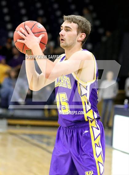 Thumbnail 2 in Holly vs. Kit Carson  (CHSAA 1A Semifinal) photogallery.