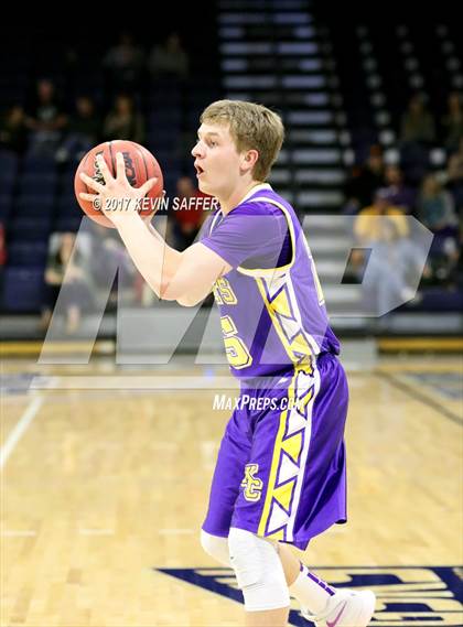 Thumbnail 3 in Holly vs. Kit Carson  (CHSAA 1A Semifinal) photogallery.