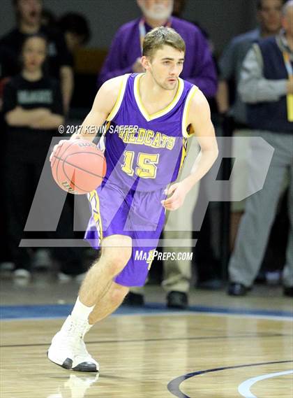Thumbnail 2 in Holly vs. Kit Carson  (CHSAA 1A Semifinal) photogallery.