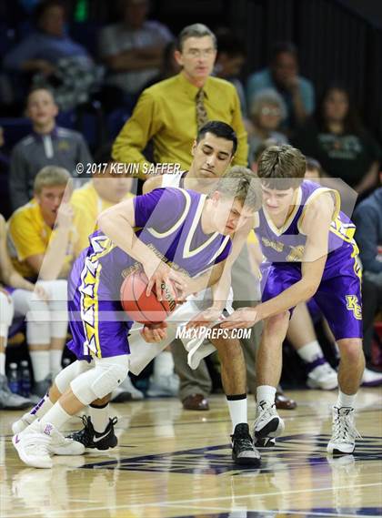 Thumbnail 3 in Holly vs. Kit Carson  (CHSAA 1A Semifinal) photogallery.