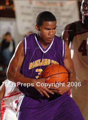 Thumbnail 3 in Oakland Tech vs. Woodrow Wilson (St. Hope Holiday Classic) photogallery.