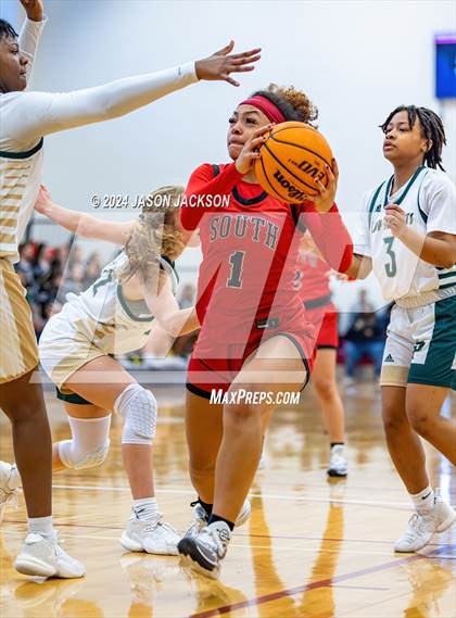 Thumbnail 1 in South Mecklenburg vs. Pinecrest photogallery.