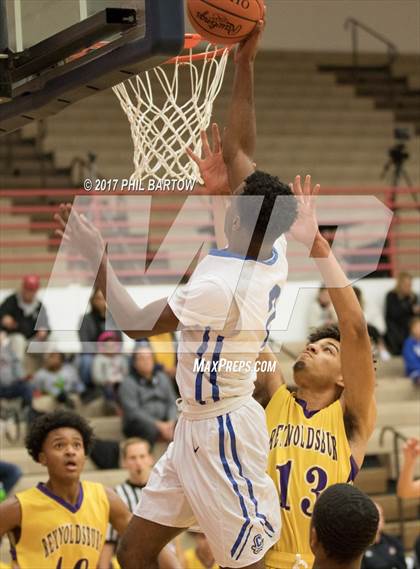 Thumbnail 2 in Chillicothe vs Reynoldsburg (Stephen Gussler Invitational) photogallery.