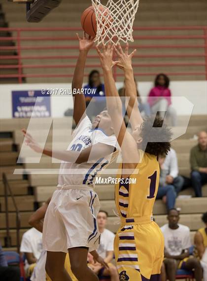 Thumbnail 3 in Chillicothe vs Reynoldsburg (Stephen Gussler Invitational) photogallery.