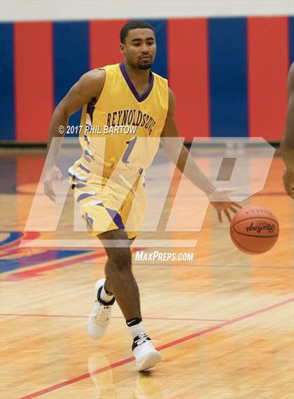 Thumbnail 2 in Chillicothe vs Reynoldsburg (Stephen Gussler Invitational) photogallery.