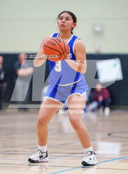 Thumbnail 2 in Caruthers vs Evergreen Valley (CIF Div 3 Round 1) photogallery.