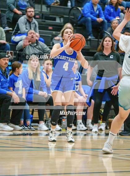Thumbnail 2 in Caruthers vs Evergreen Valley (CIF Div 3 Round 1) photogallery.