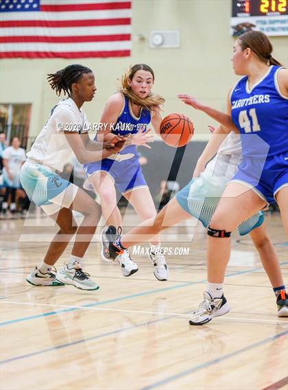 Thumbnail 3 in Caruthers vs Evergreen Valley (CIF Div 3 Round 1) photogallery.