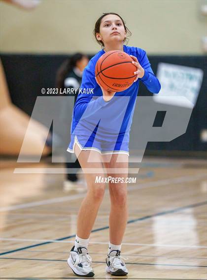 Thumbnail 2 in Caruthers vs Evergreen Valley (CIF Div 3 Round 1) photogallery.