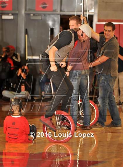 Thumbnail 3 in Foothills Christian @ Mater Dei (Nike Extravaganza) photogallery.