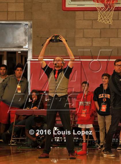 Thumbnail 2 in Foothills Christian @ Mater Dei (Nike Extravaganza) photogallery.