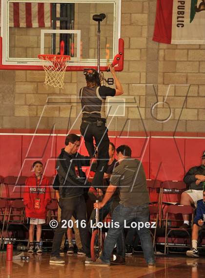 Thumbnail 3 in Foothills Christian @ Mater Dei (Nike Extravaganza) photogallery.