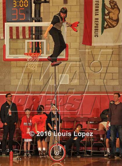 Thumbnail 2 in Foothills Christian @ Mater Dei (Nike Extravaganza) photogallery.