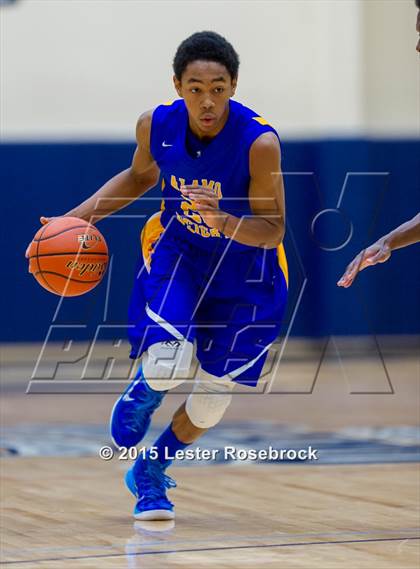 Thumbnail 1 in Alamo Heights vs. Houston (5A Bidistrict) photogallery.