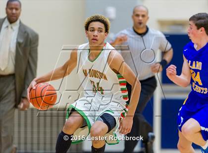 Thumbnail 1 in Alamo Heights vs. Houston (5A Bidistrict) photogallery.