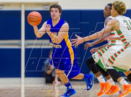 Thumbnail 1 in Alamo Heights vs. Houston (5A Bidistrict) photogallery.