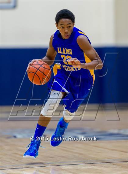 Thumbnail 2 in Alamo Heights vs. Houston (5A Bidistrict) photogallery.