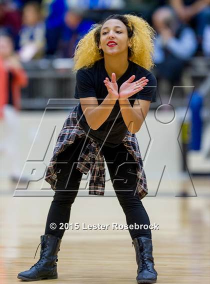 Thumbnail 1 in Alamo Heights vs. Houston (5A Bidistrict) photogallery.