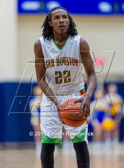 Thumbnail 2 in Alamo Heights vs. Houston (5A Bidistrict) photogallery.