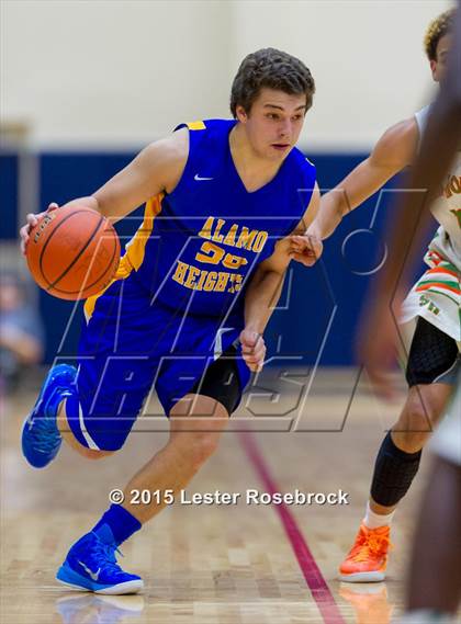 Thumbnail 2 in Alamo Heights vs. Houston (5A Bidistrict) photogallery.