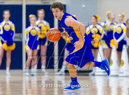 Thumbnail 2 in Alamo Heights vs. Houston (5A Bidistrict) photogallery.