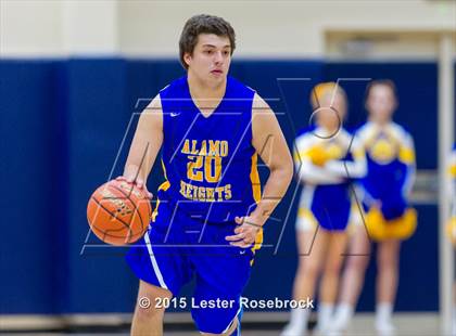 Thumbnail 1 in Alamo Heights vs. Houston (5A Bidistrict) photogallery.