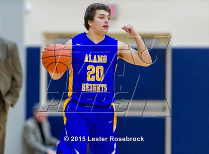 Thumbnail 1 in Alamo Heights vs. Houston (5A Bidistrict) photogallery.