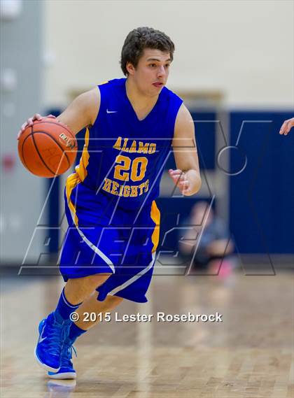 Thumbnail 3 in Alamo Heights vs. Houston (5A Bidistrict) photogallery.