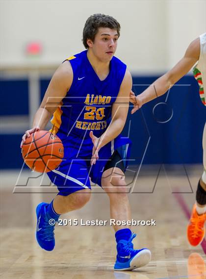 Thumbnail 2 in Alamo Heights vs. Houston (5A Bidistrict) photogallery.