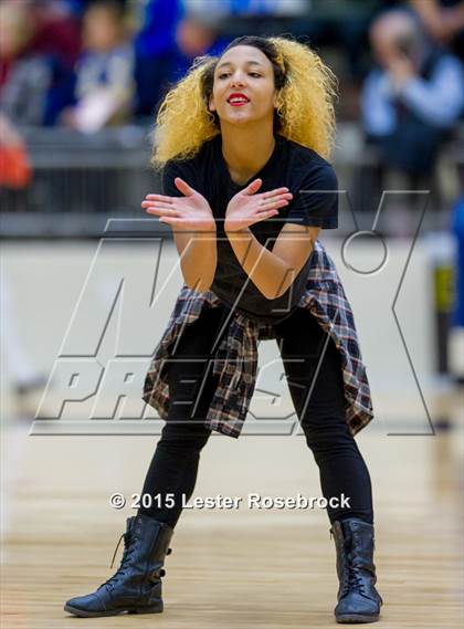 Thumbnail 3 in Alamo Heights vs. Houston (5A Bidistrict) photogallery.