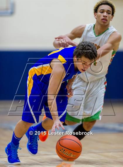 Thumbnail 3 in Alamo Heights vs. Houston (5A Bidistrict) photogallery.