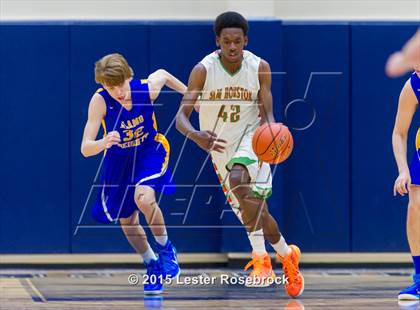Thumbnail 1 in Alamo Heights vs. Houston (5A Bidistrict) photogallery.