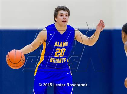 Thumbnail 2 in Alamo Heights vs. Houston (5A Bidistrict) photogallery.
