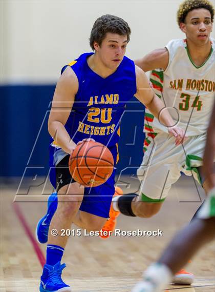 Thumbnail 1 in Alamo Heights vs. Houston (5A Bidistrict) photogallery.