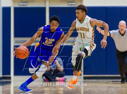 Thumbnail 2 in Alamo Heights vs. Houston (5A Bidistrict) photogallery.