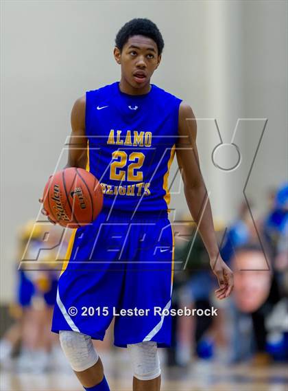 Thumbnail 2 in Alamo Heights vs. Houston (5A Bidistrict) photogallery.
