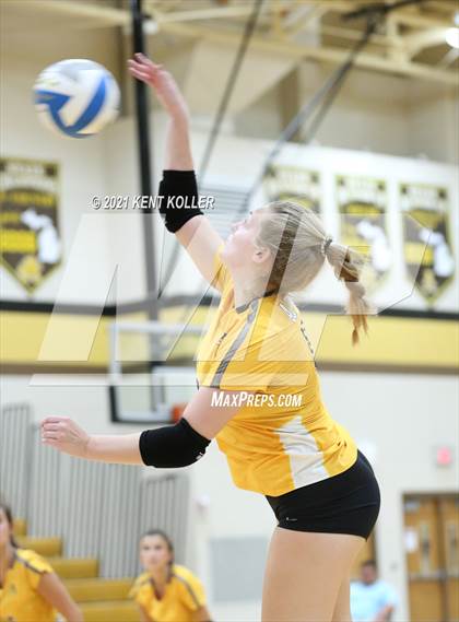 Thumbnail 2 in Quad Meet @ Adams photogallery.