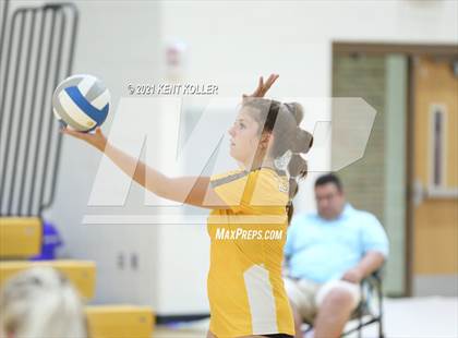 Thumbnail 2 in Quad Meet @ Adams photogallery.