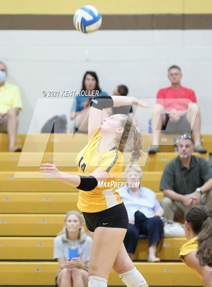 Thumbnail 3 in Quad Meet @ Adams photogallery.